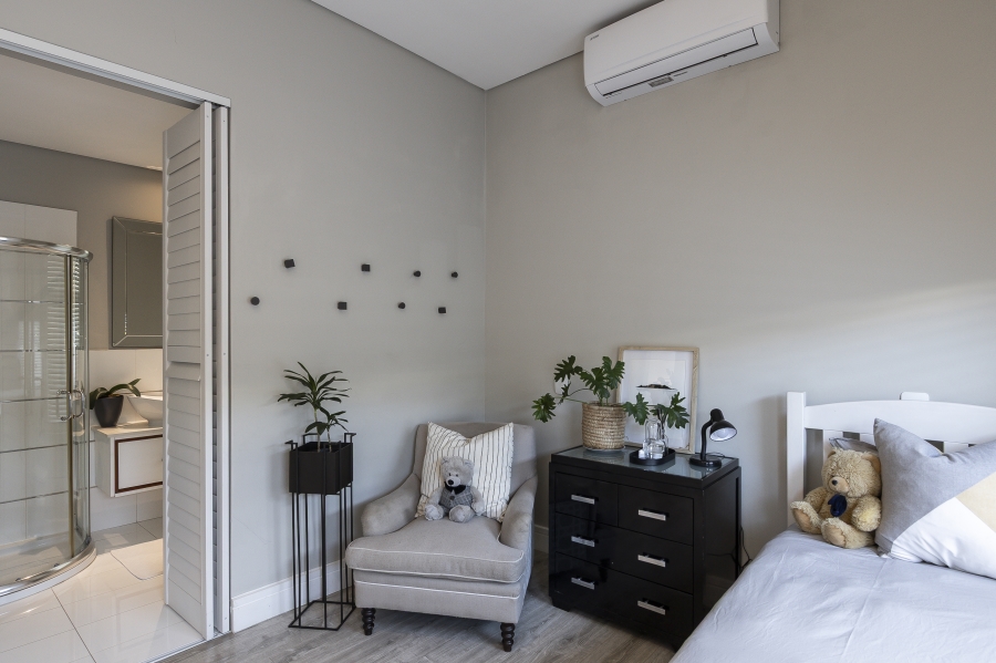 5 Bedroom Property for Sale in Meerhof Estat Western Cape